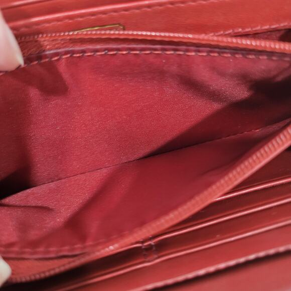 Coach Madison Wallet Solid Red Large Patent Leather Zip Around Logo Condition - Picture 6 of 12